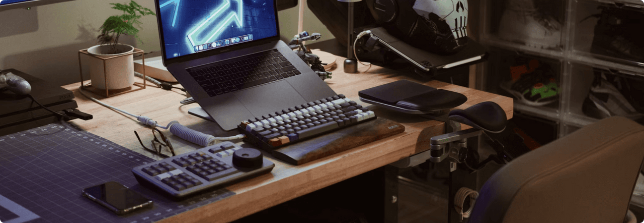 Gamer using a Digiera portable SSD to boost gaming PC performance with faster loading times compared to HDD